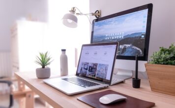 Zalety i wady komputerów stacjonarnych – porównanie z laptopami i tabletami Zalety i wady komputerów stacjonarnych - porównanie z laptopami i tabletami