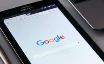 Jakie dwa główne formaty reklam można wykorzystywać w kampaniach w sieci reklamowej Google?