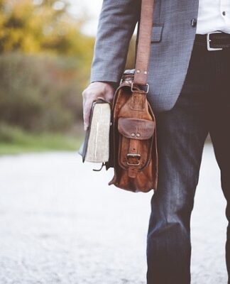 Który profesor jest wyższy?