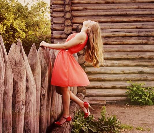 Sukienki maxi czy sukienki mini