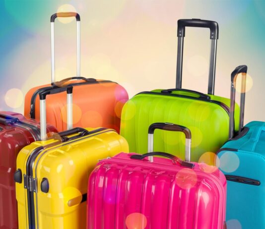 Walizki podróżne twarde czy miękkie? Wybierz model idealny do samolotu Walizki podróżne twarde czy miękkie